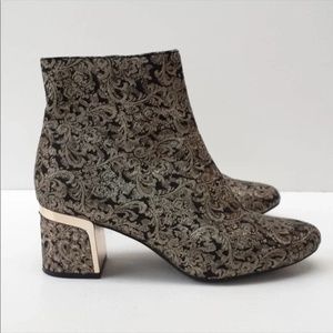 DKNY Corrie Black Gold Brocade Damask Boots 8 Beautiful in Person Never Worn